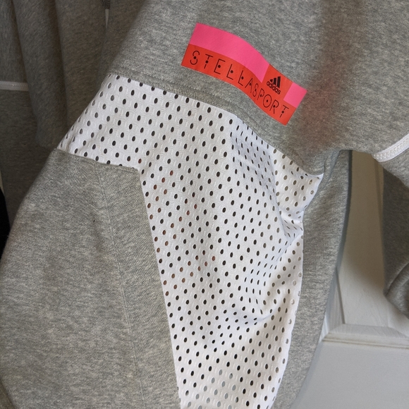 Adidas Grey hoodie with mesh, medium - Picture 2 of 4